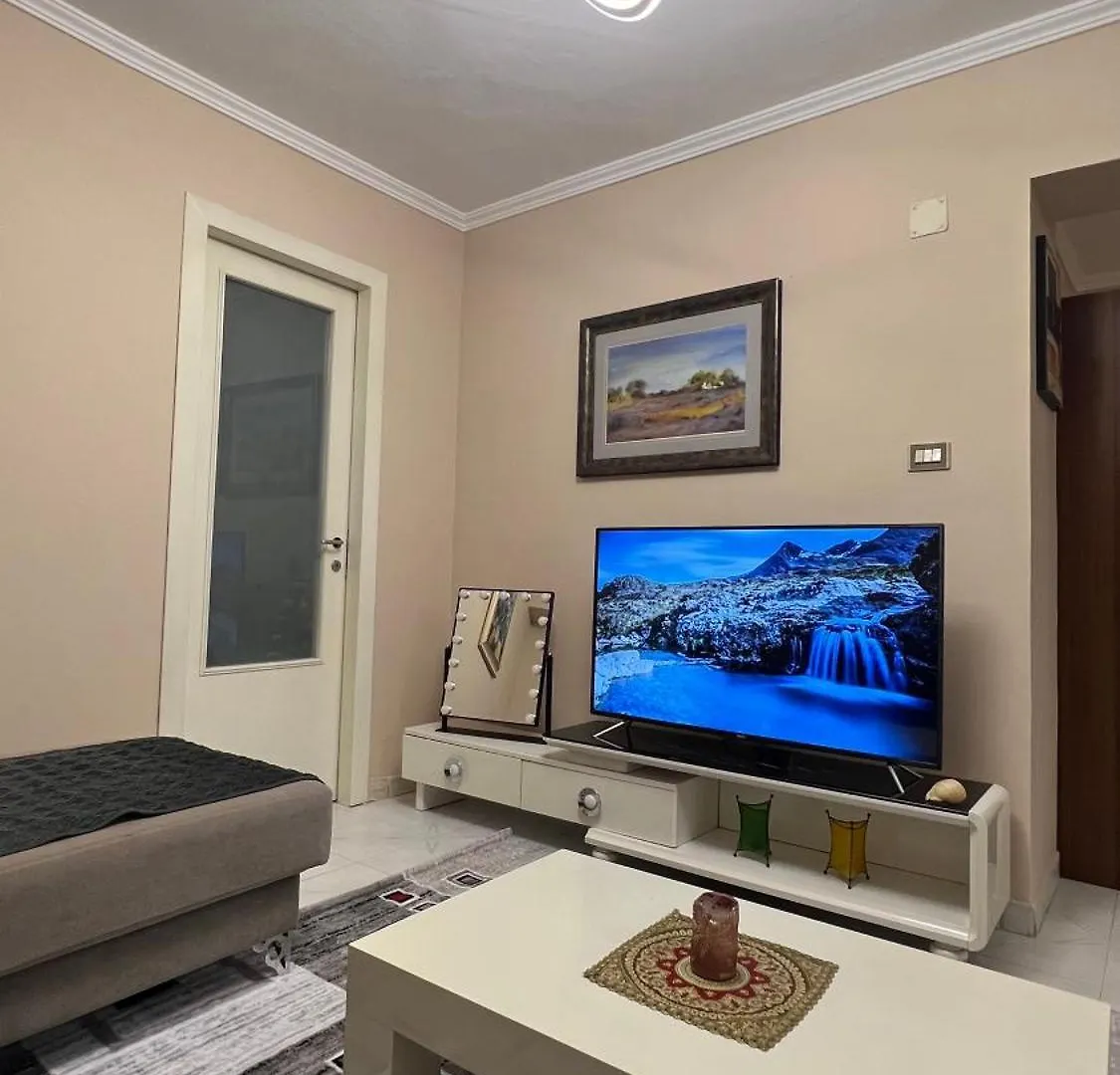 Bright & Roomy Center Тирана 0*,