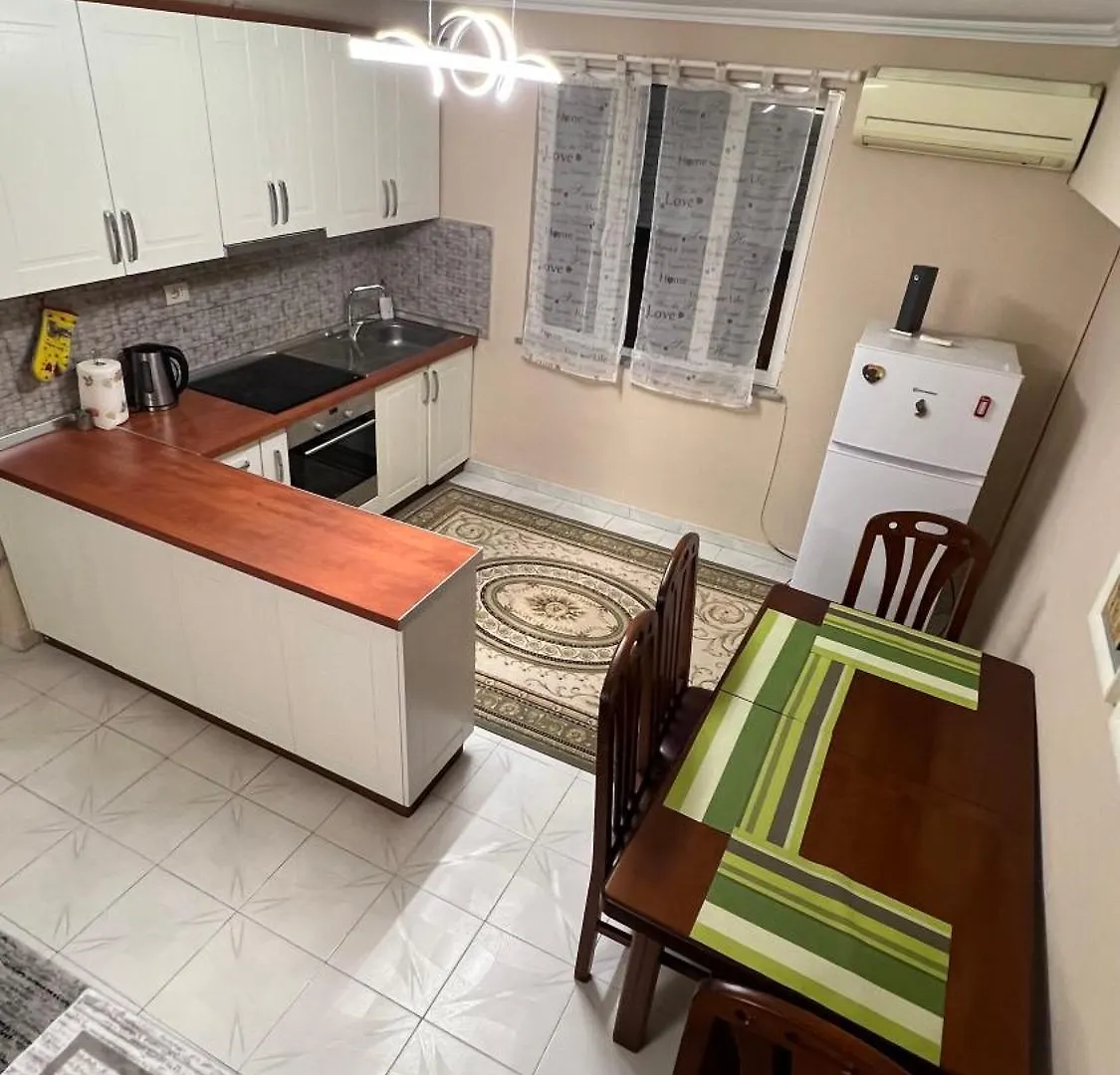 Bright & Roomy Center Тирана 0*,